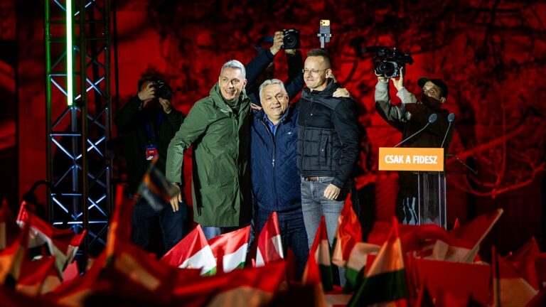 Lázár János parlamenti képviselőként csatlakozik a Fidesz-frakcióhoz